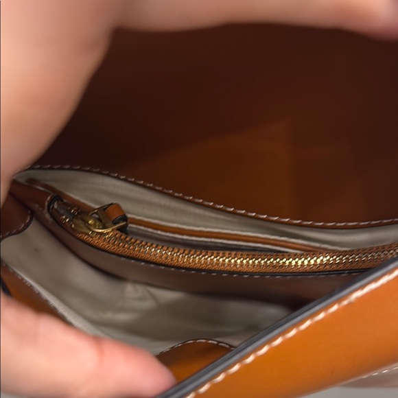 Tory Burch Brown Leather Crossbody Bag with Logo 😊 - Picture 2 of 3